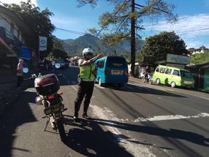 41.437 Kendaraan Masuk Puncak Pagi Ini, One Way ke Atas Diberlakukan