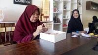 Pihak Chocolicious pun memberikan klarifikasi lewat Instagram. Menurutnya pihaknya belum bisa memberikan atau menyediakan tulisan ucapan selamat natal dan semisalnya.
