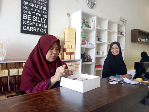 Alasan Pemilik Toko Kue Tolak Tulisan Natal: Komitmen dari Awal