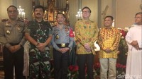 Tampak pula Mendagri Tjahjo Kumolo (Foto: Tri Aljumanto/detikcom)