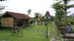 Bersantai Minum Wedangan Kopi dan Jadah Goreng di Prambanan