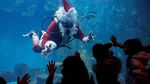 Intip Aksi Unik Santa Claus di Berbagai Belahan Dunia
