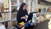 Toko kue ini menolak untuk menuliskan ucapan selamat Natal di atas kue buatannya.
