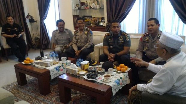 Jelang Natal, Kapolres Jakut Berkunjung ke Rumah Ketua MUI