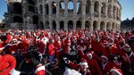 Intip Aksi Unik Santa Claus di Berbagai Belahan Dunia