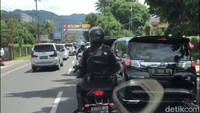 Mobil Jokowi harus terjebak macet saat hendak menuju Taman Safari. Istimewa.