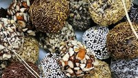 Wow, bola-bola choco truffle yang satu ini siap dilahap usai pulang kebaktian di Gereja. Hap! Satu butir tidak akan cukup. Foto: Instagram