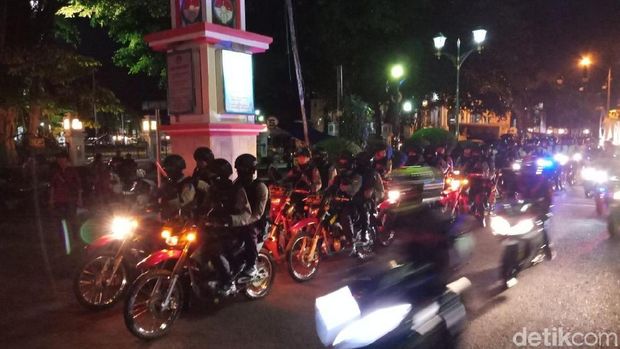 Amankan Misa Natal, TNI dan Polri di Garut Patroli Bareng Naik Motor