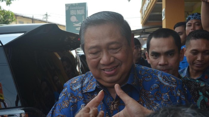 Berkunjung ke Cirebon, SBY Beserta Keluarga Santap Nasi Jamblang