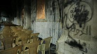 Coretan ISIS di salah satu bagian dinding gereja (Foto: Dok. REUTERS/Ari Jalal)