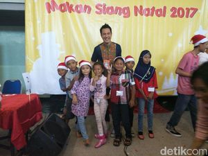 Daniel Mananta Rayakan Hari Natal Bareng Ratusan Anak Panti Asuhan