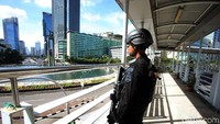 Salah satunya di JPO Bundaran HI, Jakarta Pusat, Senin (25/12/2017).