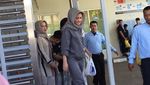 Foto: Istri Novanto Tinggalkan KPK Usai Beri Bihun Bebek ke Suami