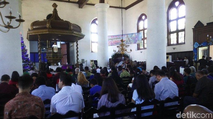 Ibadah Natal di Gereja Sion Ibadah Natal di Gereja Sion