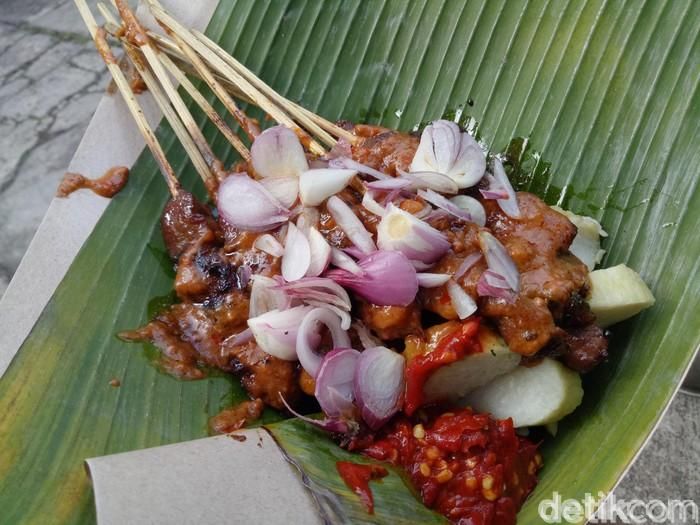 Lagi Ada di Bandung? Jangan Lupa Cicip 9 Makanan Enak Ini 