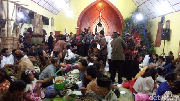 makan bersama layaknya kenduri