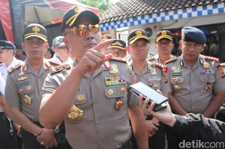 Kapolda Jabar Siap Pecat 8 Polisi Sukabumi yang Gelapkan Sabu Kapolda Jabar Siap Pecat 8 Polisi Sukabumi yang Gelapkan Sabu