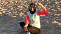 Petenis Spanyol, Garbine Muguruza, memilih tetap berlatih menjelang Natal. meskipun dia juga rehat sejenak dengan berasyik-asyik di pasir pantai. (instagram Garbine Muguruza)