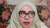 Sayang perjalanannya harus terhenti di Kilis, Turki. Melly dan rombongan tidak bisa melanjutkan perjalanan karena terjadi konflik di Beirut.
