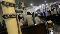 Suasana misa di Gereja Hati Kudus, Jakarta Pusat.