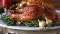 Kalkun hampir memiliki protein yang murni, dengan kata lain asupan lemaknya tidak begitu tinggi. Untuk menghadirkan natal yang sehat, kalkun adalah pilihan yang tepat asal tetap menggunakan cara masak yang tidak mengundang tambahan lemak. Foto: Thinkstock