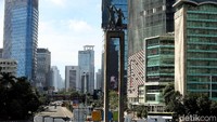 Sebagian warga memanfaatkan masa liburan ini untuk berlibur ke luar kota atau berkunjung ke lokasi wisata di Jakarta.