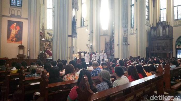 Misa Natal di Gereja Katedral Berjalan Lancar dan Khidmat