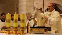 The Latin Patriarch of Jerusalem Pierbattista Pizzaballa saat memimpin pelaksanaan misa  (Foto: Dok. REUTERS/Mussa Qawasma)