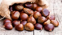 Kacang kastanye dikemas dengan asam lemak yang baik sehingga tak ada salahnya untuk tetap menghindangkannya kala merayakan natal. Foto: Thinkstock
