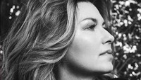 Di usia 52 tahun, pelantun Youre Still The One masih terlihat cantik. Foto: Instagram Shania Twain