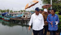 Pemerintah lewat kementerian Pekerjaan Umum dan Perumahan Rakyat (PUPR) memiliki program sejuta rumah, yakni program penyediaan rumah bagi masyarakat berpenghasilan rendah (MBR). Salah satunya adalah rumah di perkampungan nelayan di Kelurahan Sumber Jaya Kecamatan Kampung Melayu, Kota Bengkulu yang dikunjungi Menteri PUPR Basuki Hadimuljono belum lama ini. Pool/Kementerian PUPR.