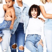 Nenek Kardashian dan Jenner bersaudara, MJ, juga tampil di foto keluarga. Foto: Instagram/kimkardashian