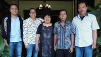 Pemain tim nasional voli Indonesia dan Jakarta Elektrik PLN, Aprilia Manganang, merayakan Natal bersama keluarganya. Itu terlihat dari unggahan foto di akun media sosialnya. Foto: Instagram @manganang