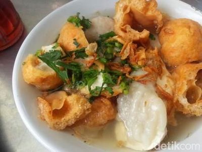 Lagi Ada di Bandung? Jangan Lupa Cicip 9 Makanan Enak Ini!