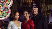 Tara Basro foto bersama Happy Salma dan Suami. Foto: Instagram Tara Basro