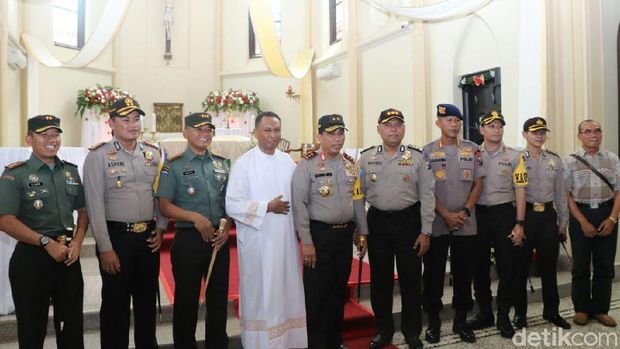 Pastikan Natal Aman, Kapolda Jatim Kunjungi Gereja di Kota Malang