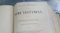 Alkitab dari Ratu Belanda dicetak tahun 1855 (Foto: Muhammad Taufiqurrahman/detikcom)