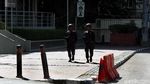 Foto: Bersenjata Laras Panjang, Brimob Jaga JPO Bundaran HI