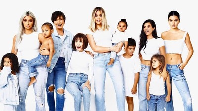 So Cute! Foto Ceria Keluarga Kim Kardashian Sambut Natal