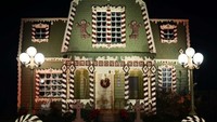 Para tetangga terkesan dengan rumah tersebut dan mengatakan bahwa rumah itu merupakan hasil seni yang patut untuk dilihat. Bahkan saat malam hari, ketika lampu meenyala rumah itu lebih indah dilihat. Inhabitat/Istimewa.