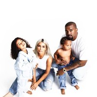 DAY 24 - CHRISTMAS EVE, begitu tulis Kim Kardashian pada caption foto. Foto: Instagram/kimkardashian