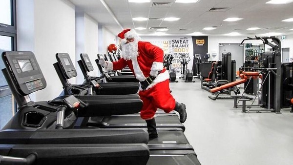 Foto: Lucunya Penampakan Santa Claus Nge-gym