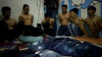 Aksi anggota geng motor Jepang awalnya terekam CCTV dan tersebar di media sosial. Beberapa anggota geng motor menyerbu dan menjarah toko pakaian di Jl Sentosa Raya, Sukmajaya, Kota Depok pada Minggu 24 Desember 2017 pukul 04.42 WIB dini hari. Beberapa di antaranya tampak menenteng senjata tajam. (Istimewa)