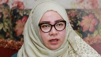 Melly Goeslaw bahkan harus mempercepat kepulangannya ke Indonesia karena ada konflik di Beirut. (Foto: Ismail)