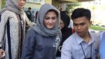 Foto: Istri Novanto Tinggalkan KPK Usai Beri Bihun Bebek ke Suami