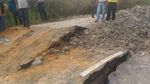 Foto: Mendadak Off-Road karena Jalan Amblas di Riau