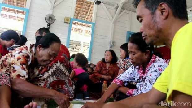 Tradisi Bujono Pirukun saat Natal di Grobogan. 