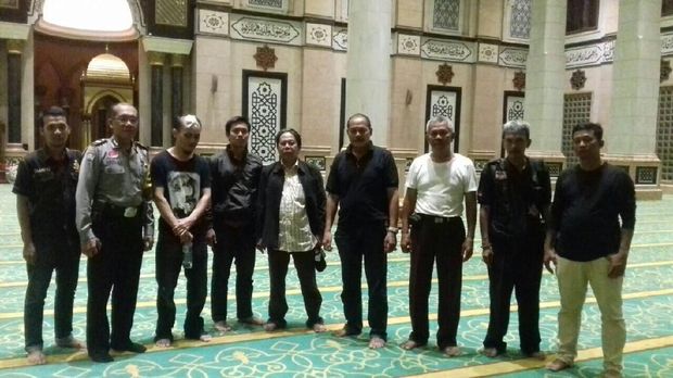 Suhermin dan pengurus Masjid Kubah Emas