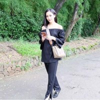 Ririn Dwi Ariyanti tampil memikat dalam sinetronnya Kesempurnaan Cinta. Berperan sebagai Renata, Ririn mengenakan hijab. Sedangkan di kehidupan nyata, Ririn kerap tampil stylish dengan tren busana terkini. Foto: istimewa