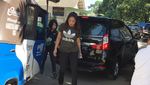 Foto: Gaya Santai Anak Novanto saat Jenguk Sang Ayah di Rutan KPK